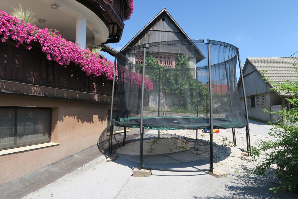 Gostilna Turk Hotel Hotedrsica ภายนอก รูปภาพ